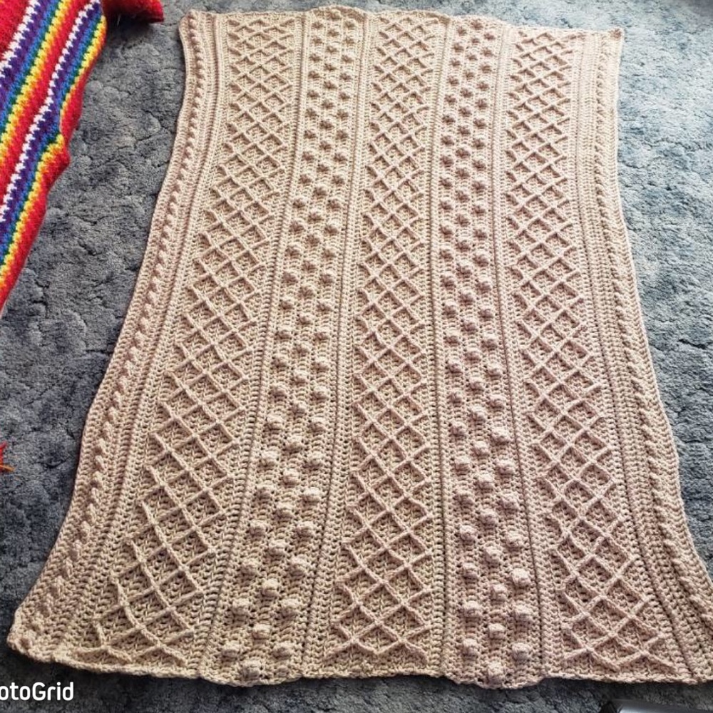🌴🦒Safari Fisherman Style Afghan Hand Crocheted In Khaki